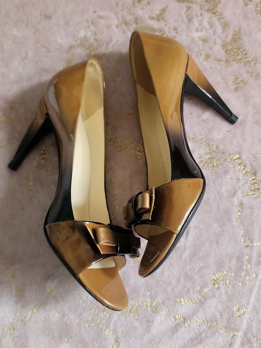 PRADA | Two-Tone Brown Patent Peep-Toe Heels with Bow - Picture 3 of 13